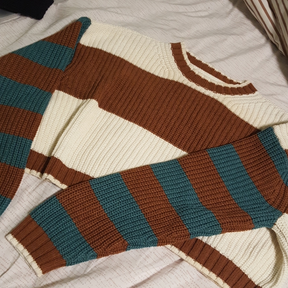 American Eagle cropped chunky knit sweater